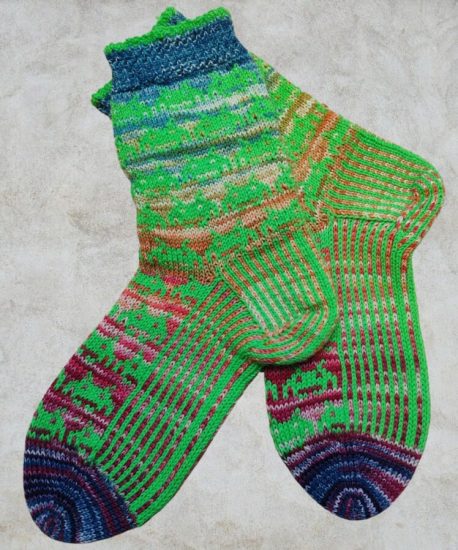2025_tricot_Aliens attack socks_06