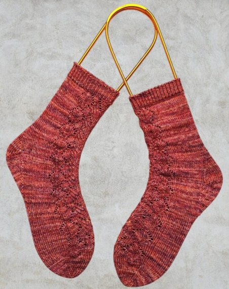 2025_tricot_Trigonometry socks_04