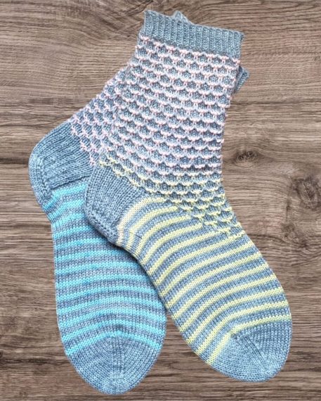 2025_tricot_hoodoos_socks__04