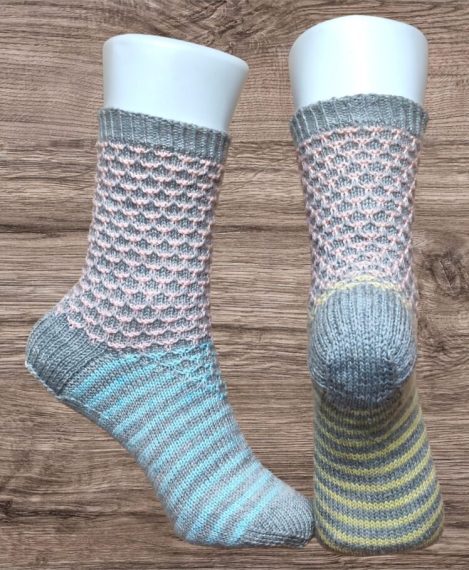 2025_tricot_hoodoos_socks__05