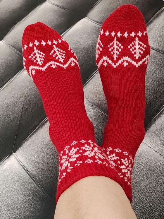 2025_tricot_santa_baby_socks_02