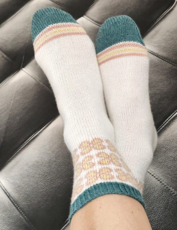 2026_tricot_Flower Power socks_02