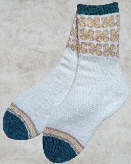 2026_tricot_Flower Power socks_03