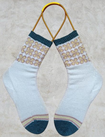 2026_tricot_Flower Power socks_05